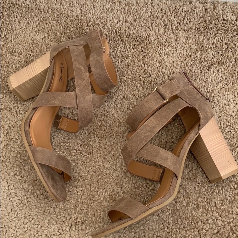 Cute Criss cross block heels!